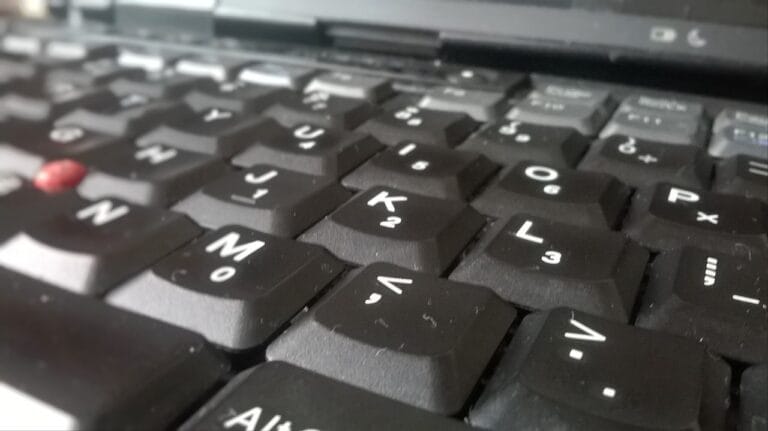 Niskobudżetowy UPS do routera – testy czasu podtrzymania