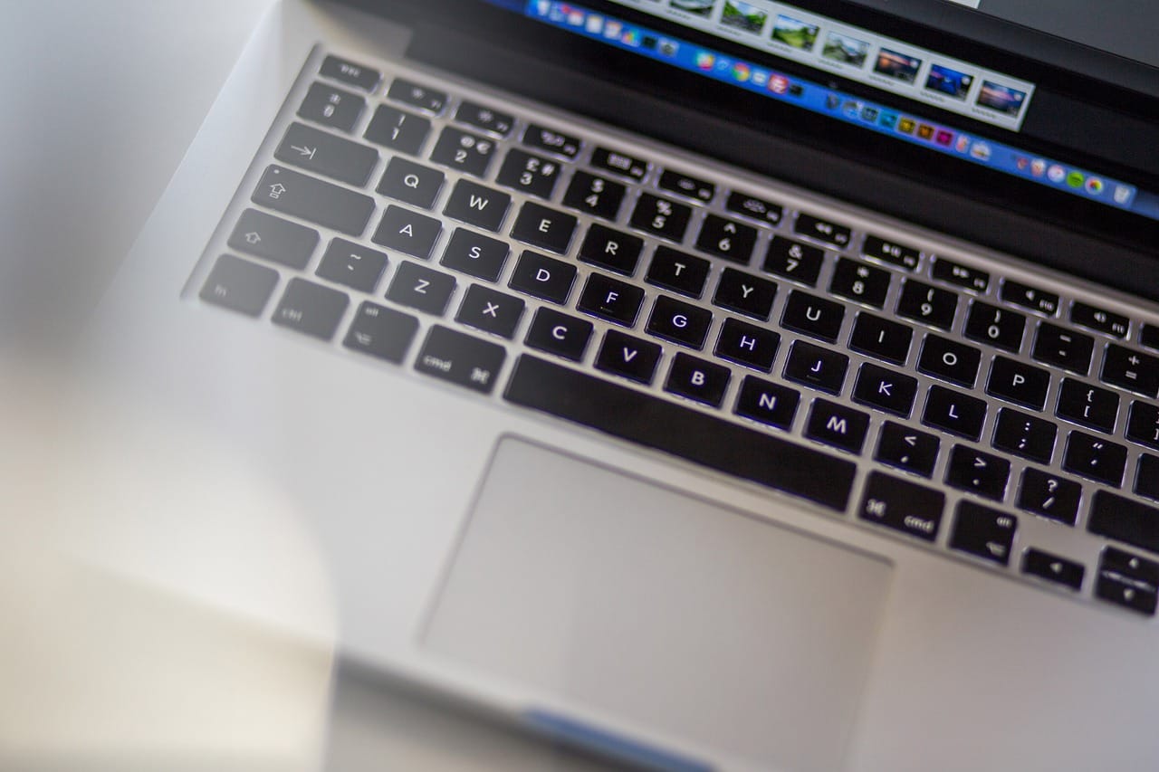 macbook-2620145_1280