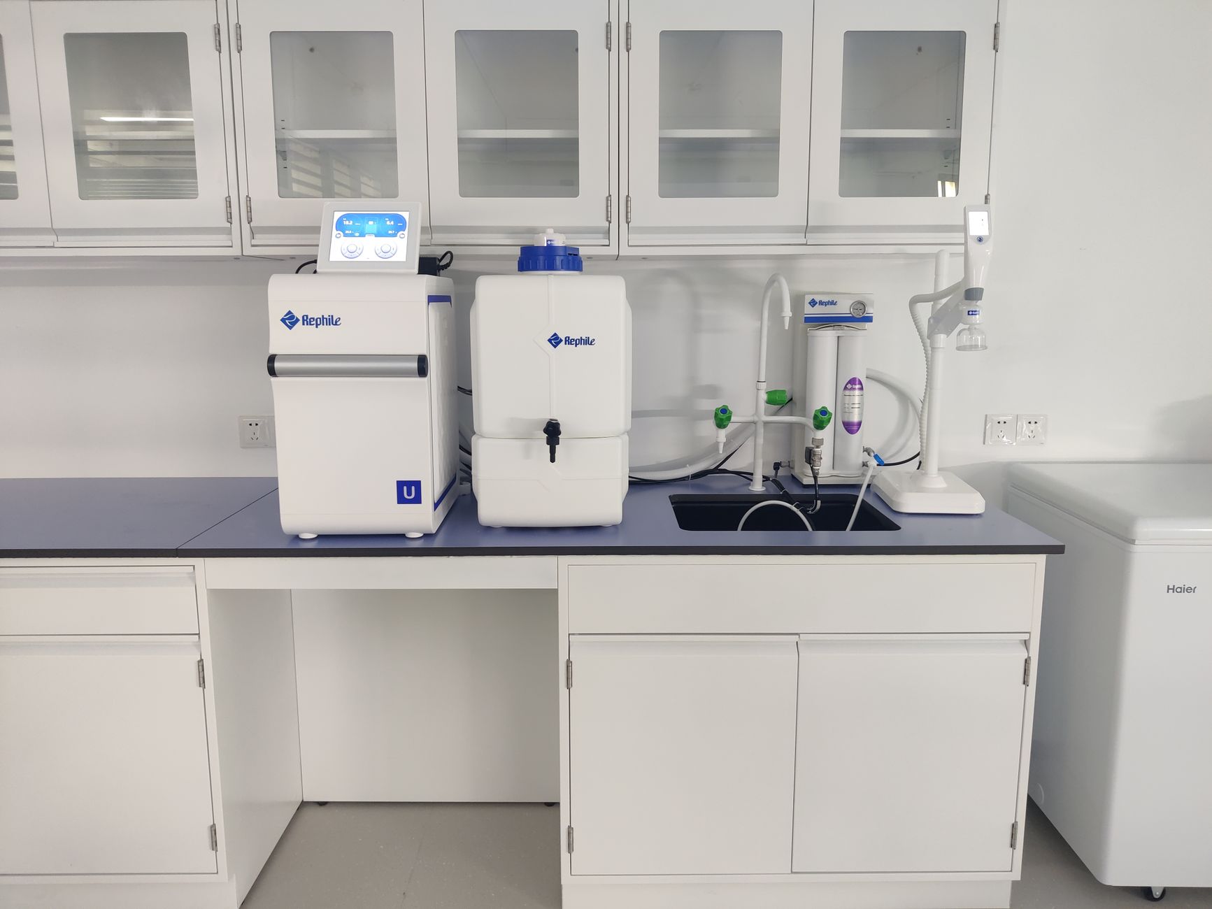 Laboratoryjny zestaw do zaawansowanego oczyszczania wody